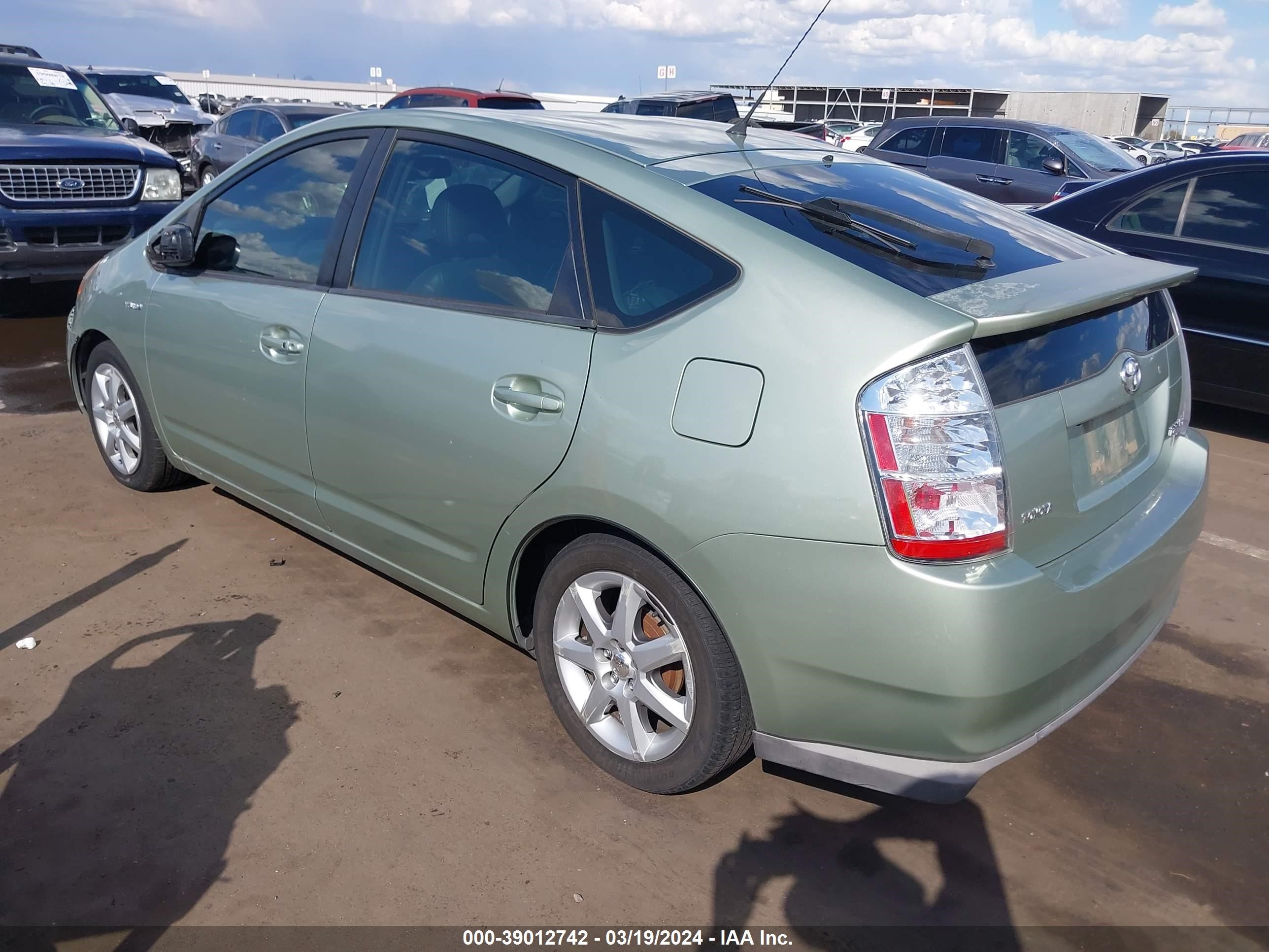 Photo 2 VIN: JTDKB20UX83361022 - TOYOTA PRIUS 