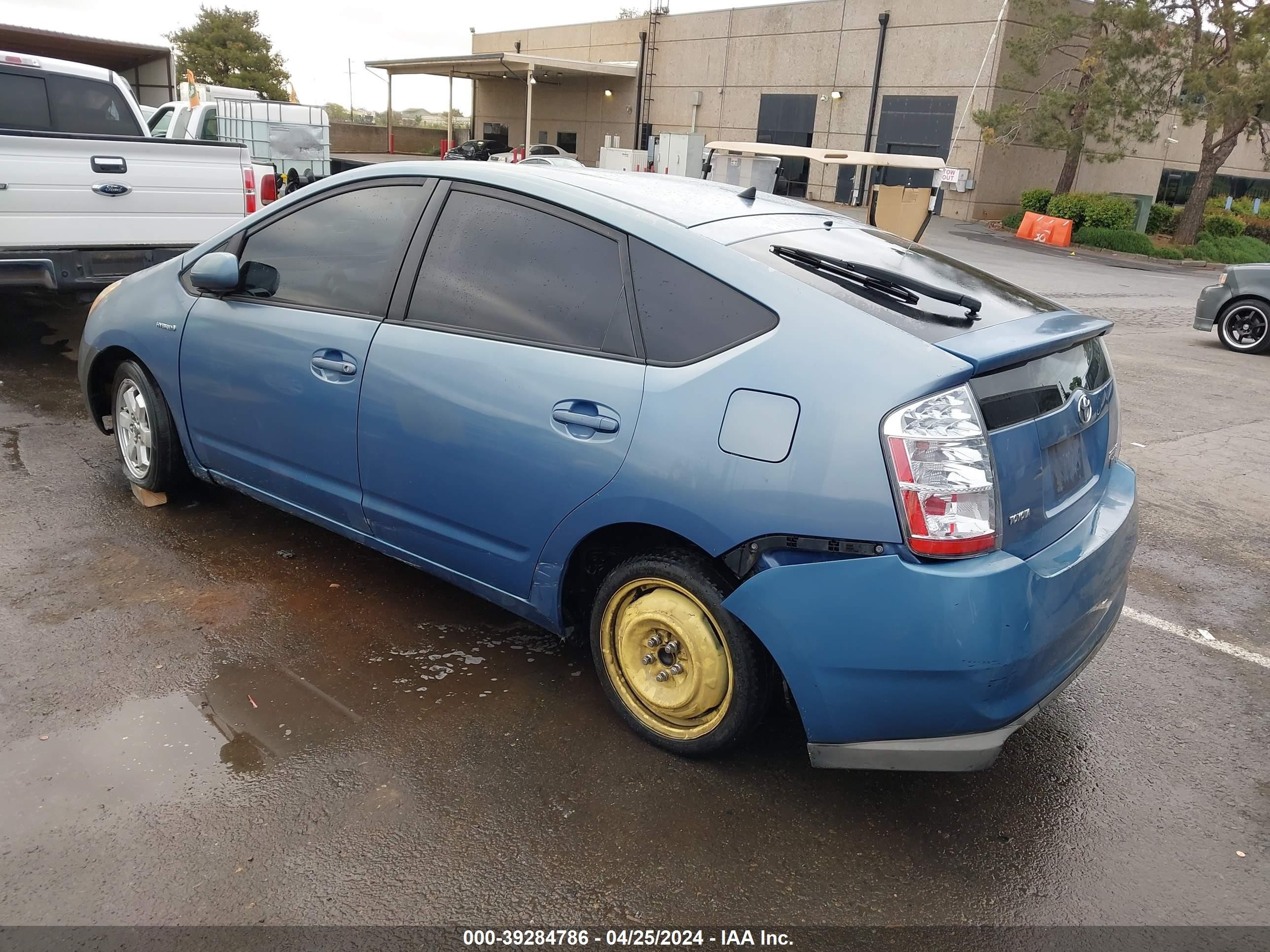 Photo 2 VIN: JTDKB20UX87727795 - TOYOTA PRIUS 