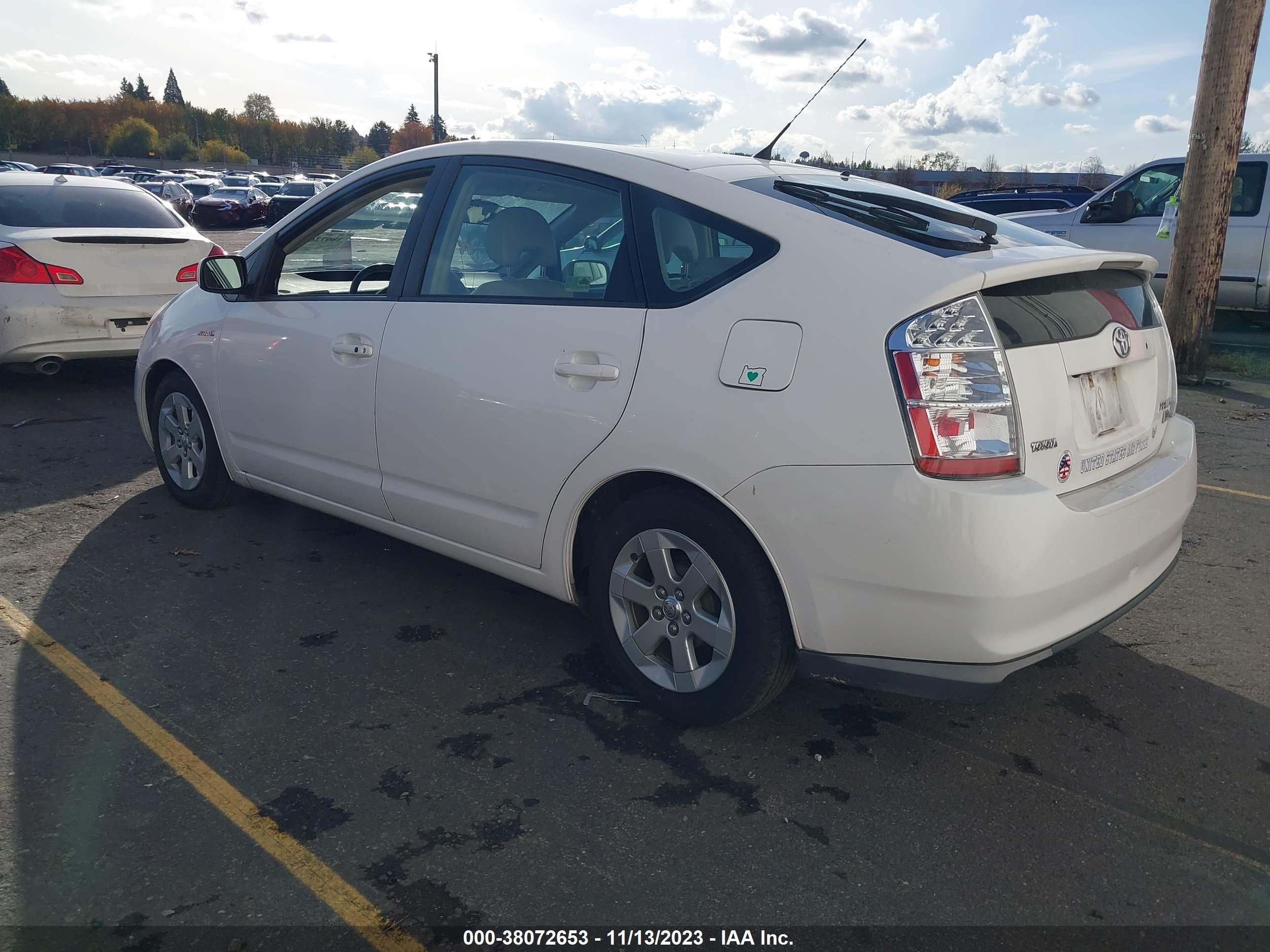 Photo 2 VIN: JTDKB20UX93488290 - TOYOTA PRIUS 