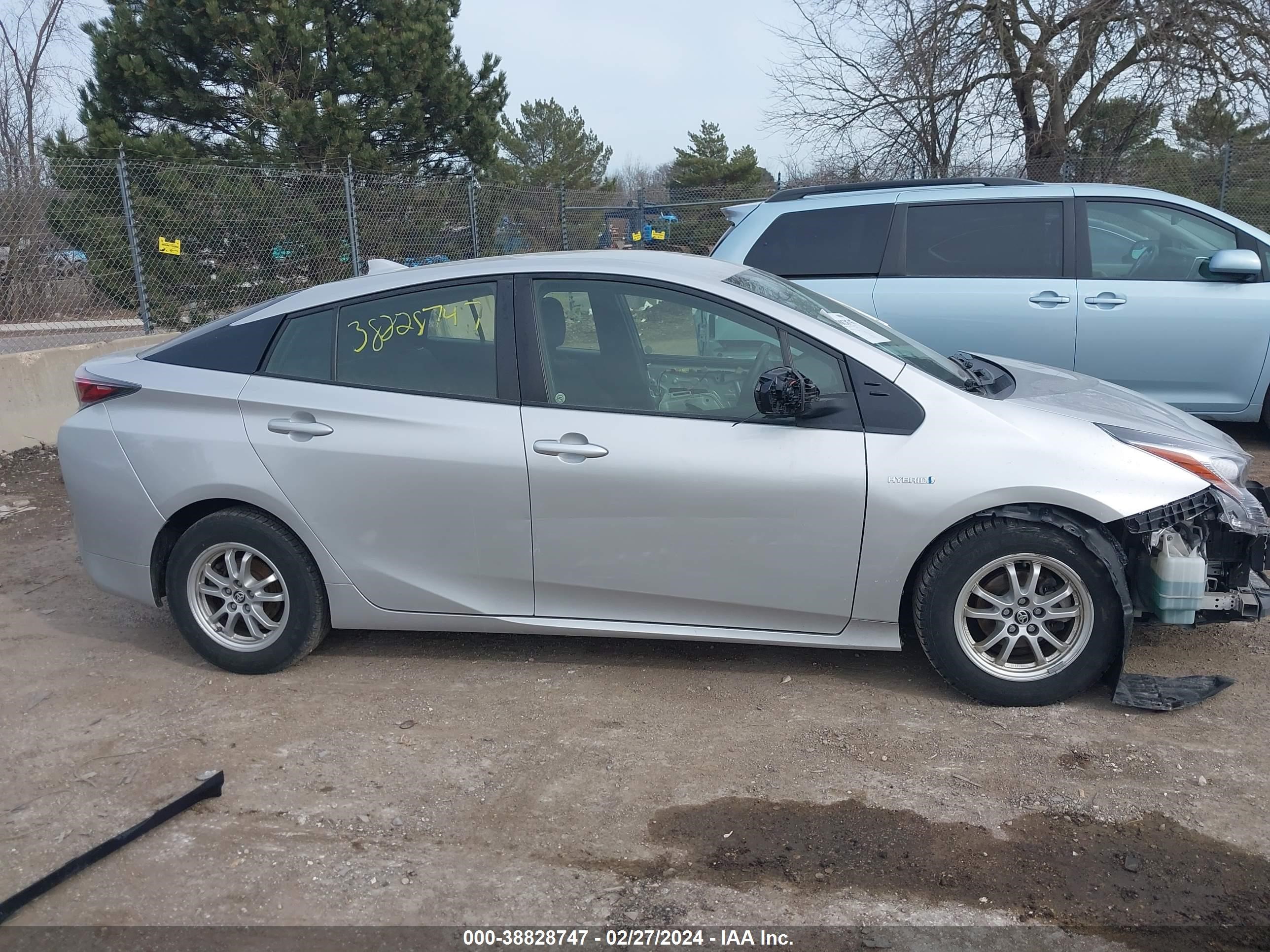 Photo 12 VIN: JTDKBRFU2G3012404 - TOYOTA PRIUS 