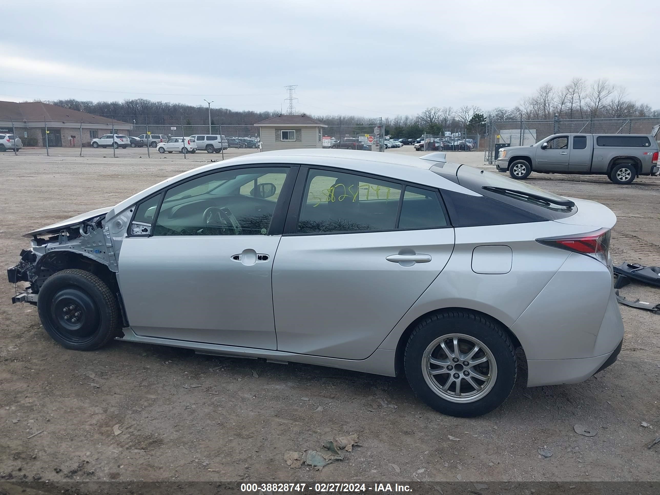 Photo 13 VIN: JTDKBRFU2G3012404 - TOYOTA PRIUS 