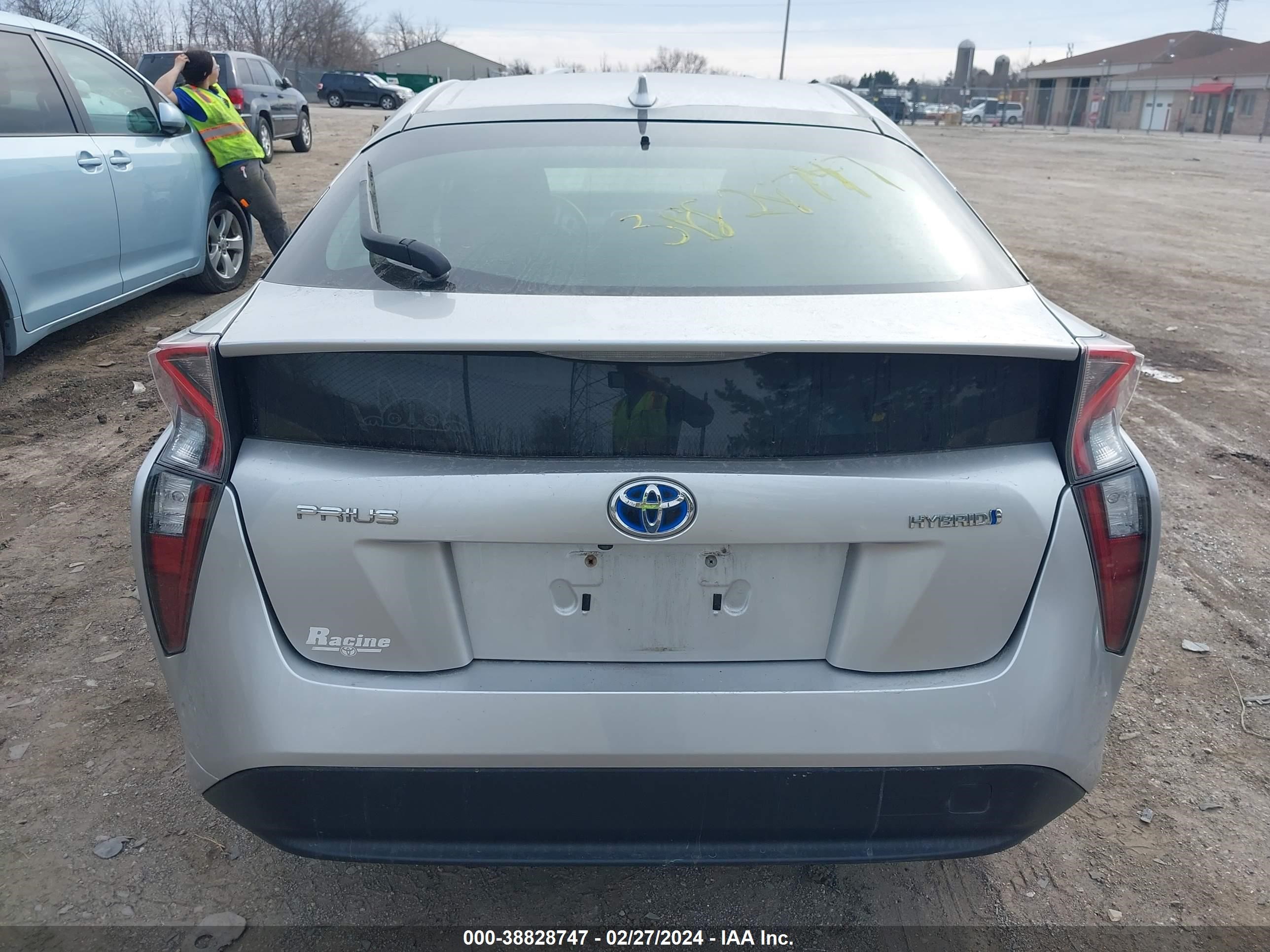 Photo 15 VIN: JTDKBRFU2G3012404 - TOYOTA PRIUS 