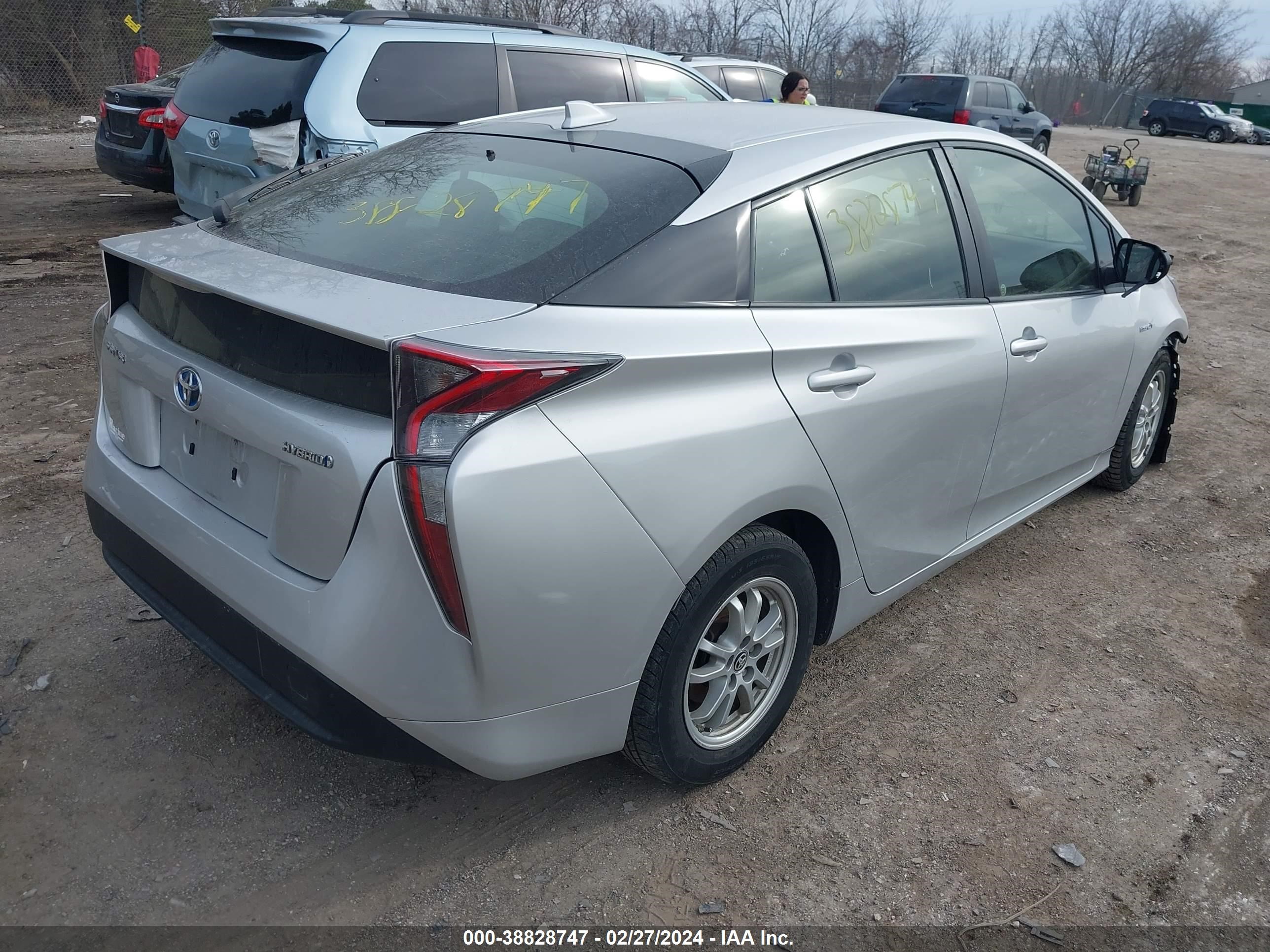 Photo 3 VIN: JTDKBRFU2G3012404 - TOYOTA PRIUS 