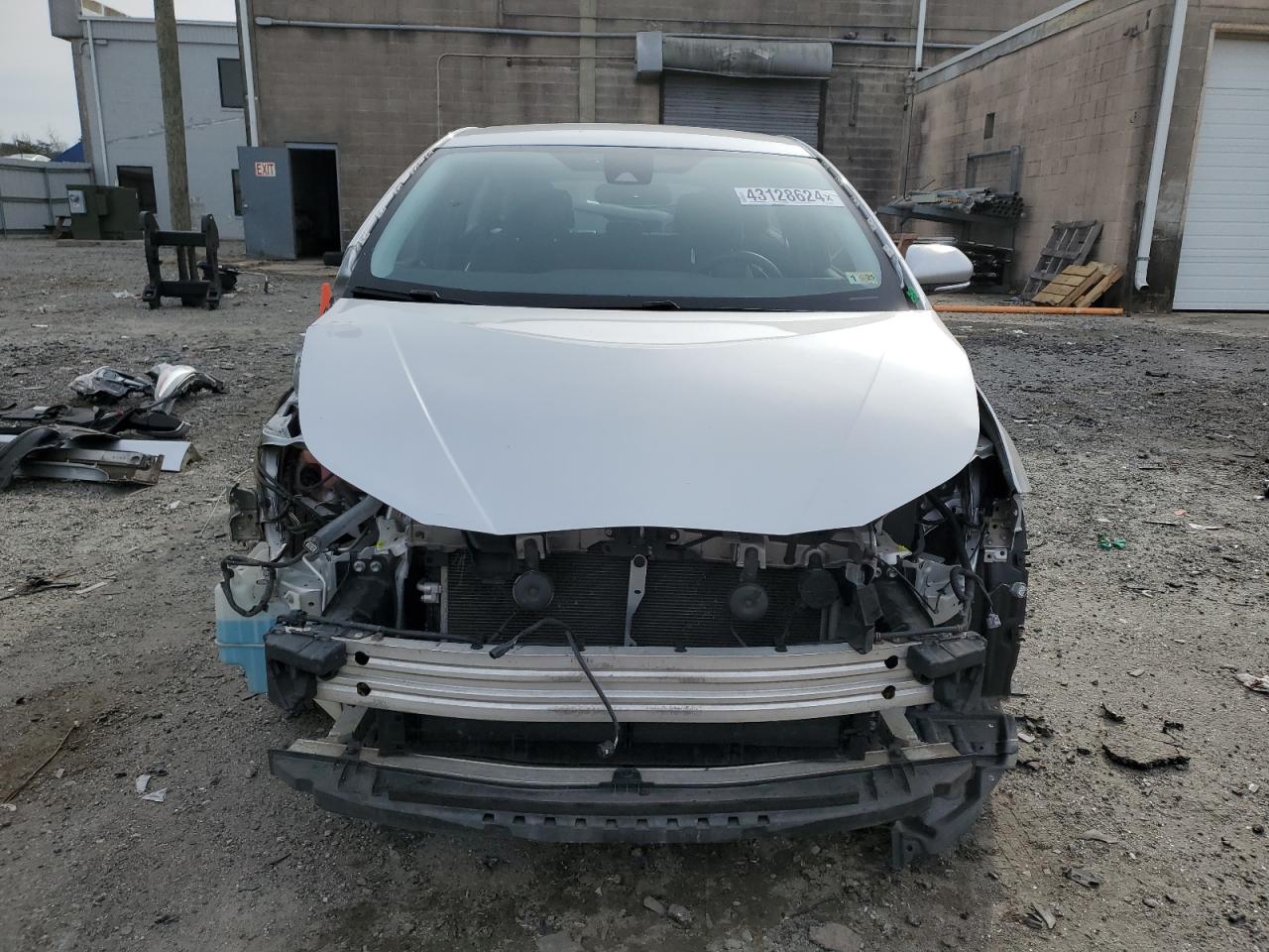 Photo 4 VIN: JTDKBRFU2J3595760 - TOYOTA PRIUS 