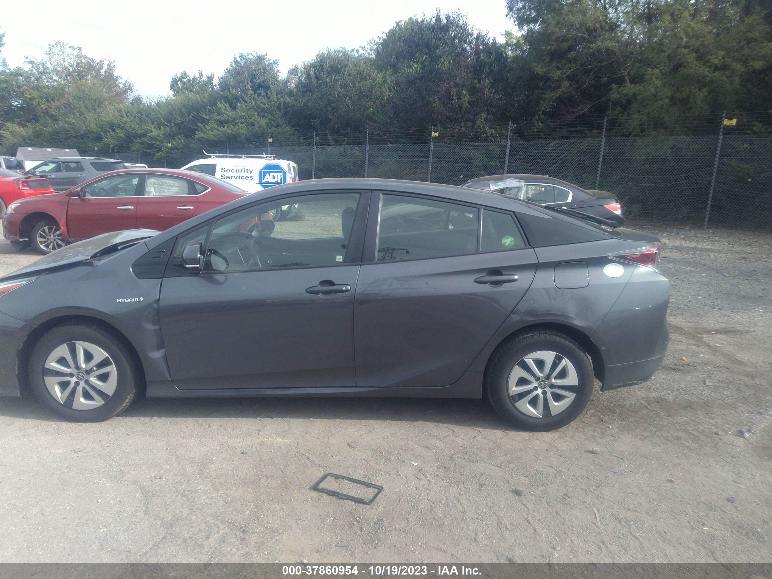 Photo 13 VIN: JTDKBRFU3J3058623 - TOYOTA PRIUS 