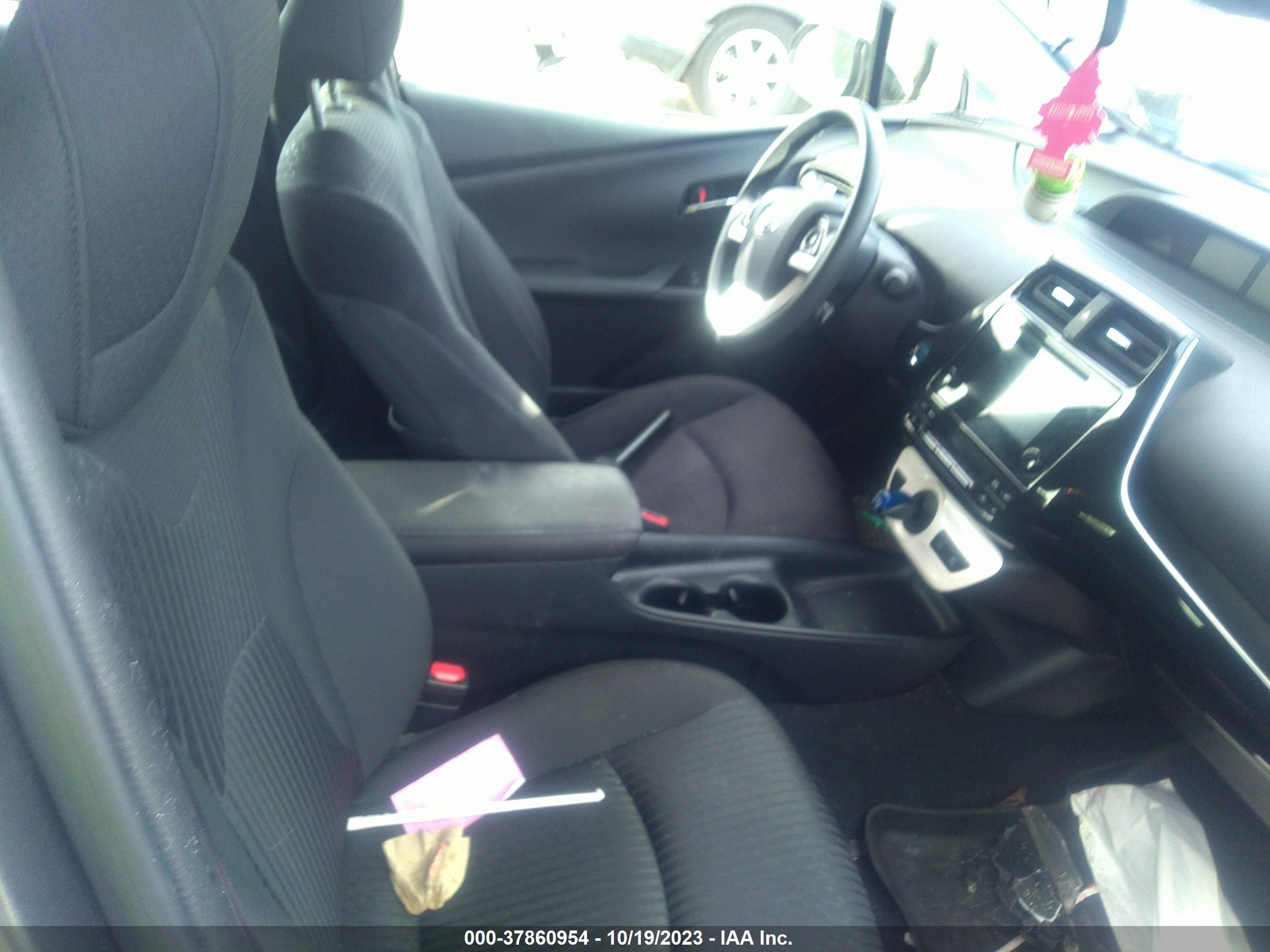 Photo 4 VIN: JTDKBRFU3J3058623 - TOYOTA PRIUS 