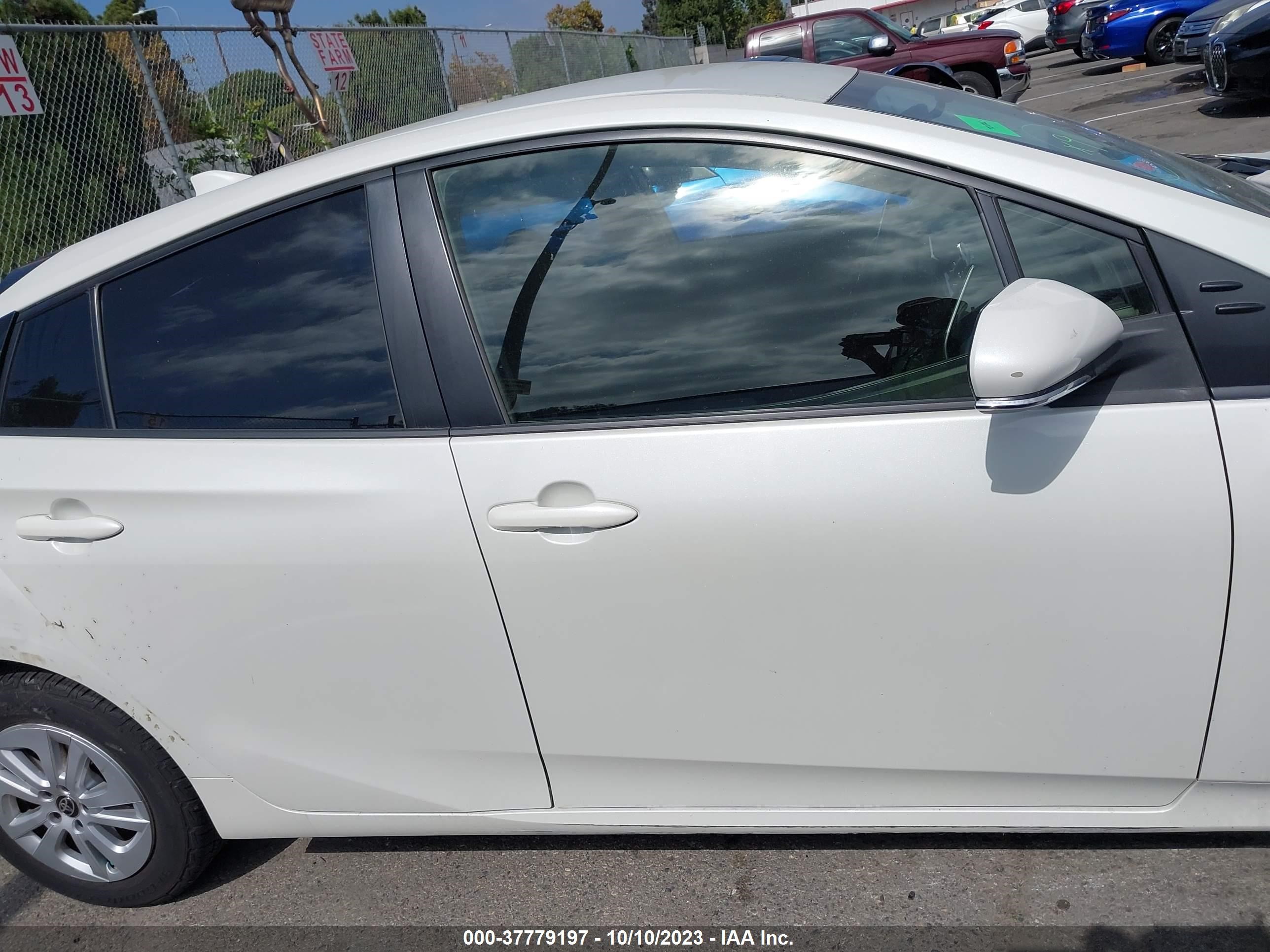 Photo 12 VIN: JTDKBRFU4G3502987 - TOYOTA PRIUS 