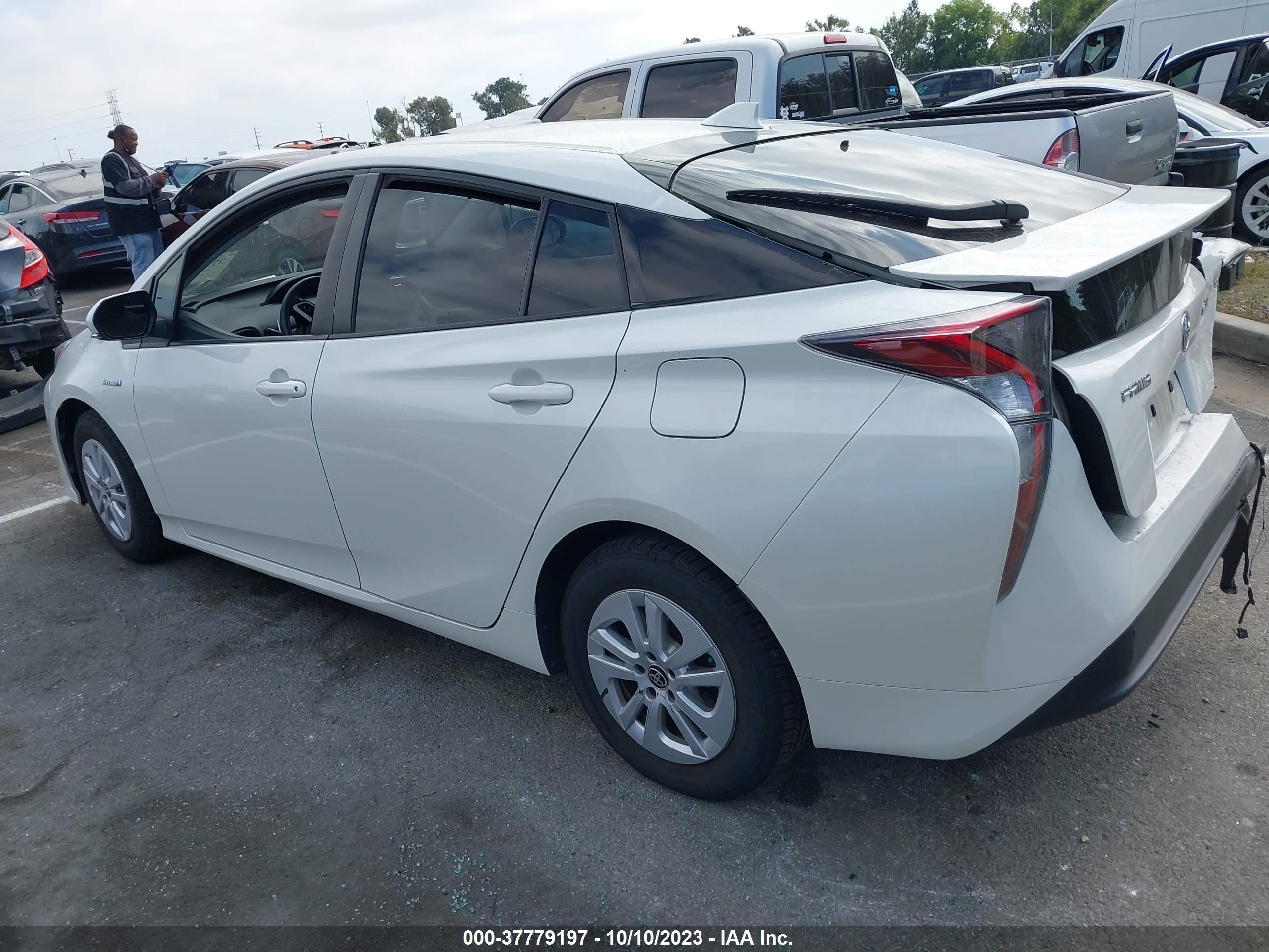 Photo 2 VIN: JTDKBRFU4G3502987 - TOYOTA PRIUS 