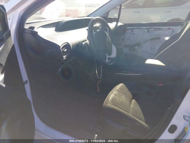 Photo 4 VIN: JTDKBRFU4J3061465 - TOYOTA PRIUS 