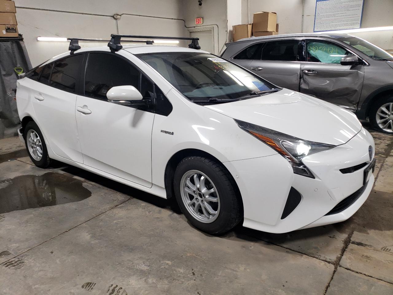 Photo 3 VIN: JTDKBRFU4J3588860 - TOYOTA PRIUS 