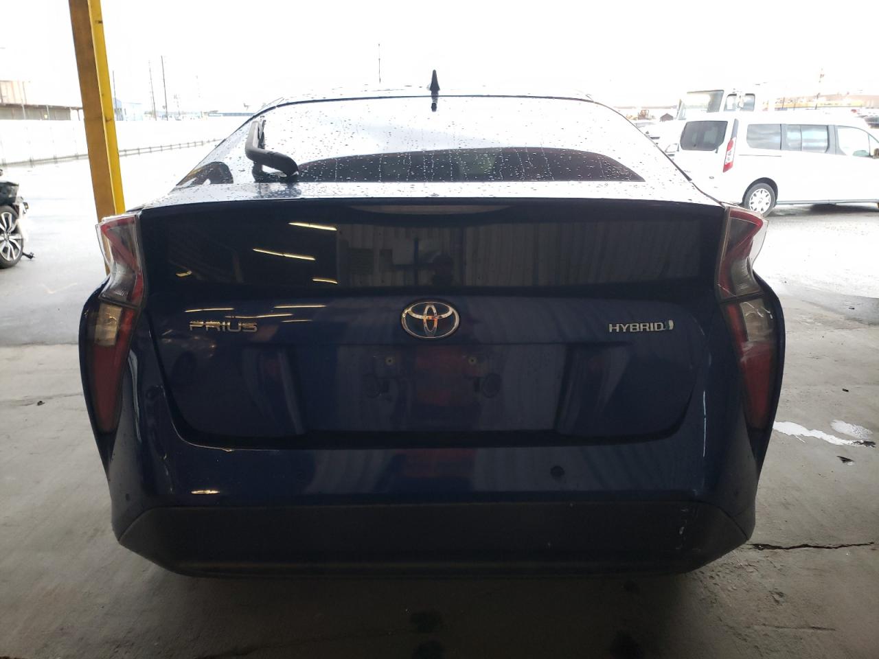 Photo 5 VIN: JTDKBRFU4J3592889 - TOYOTA PRIUS 