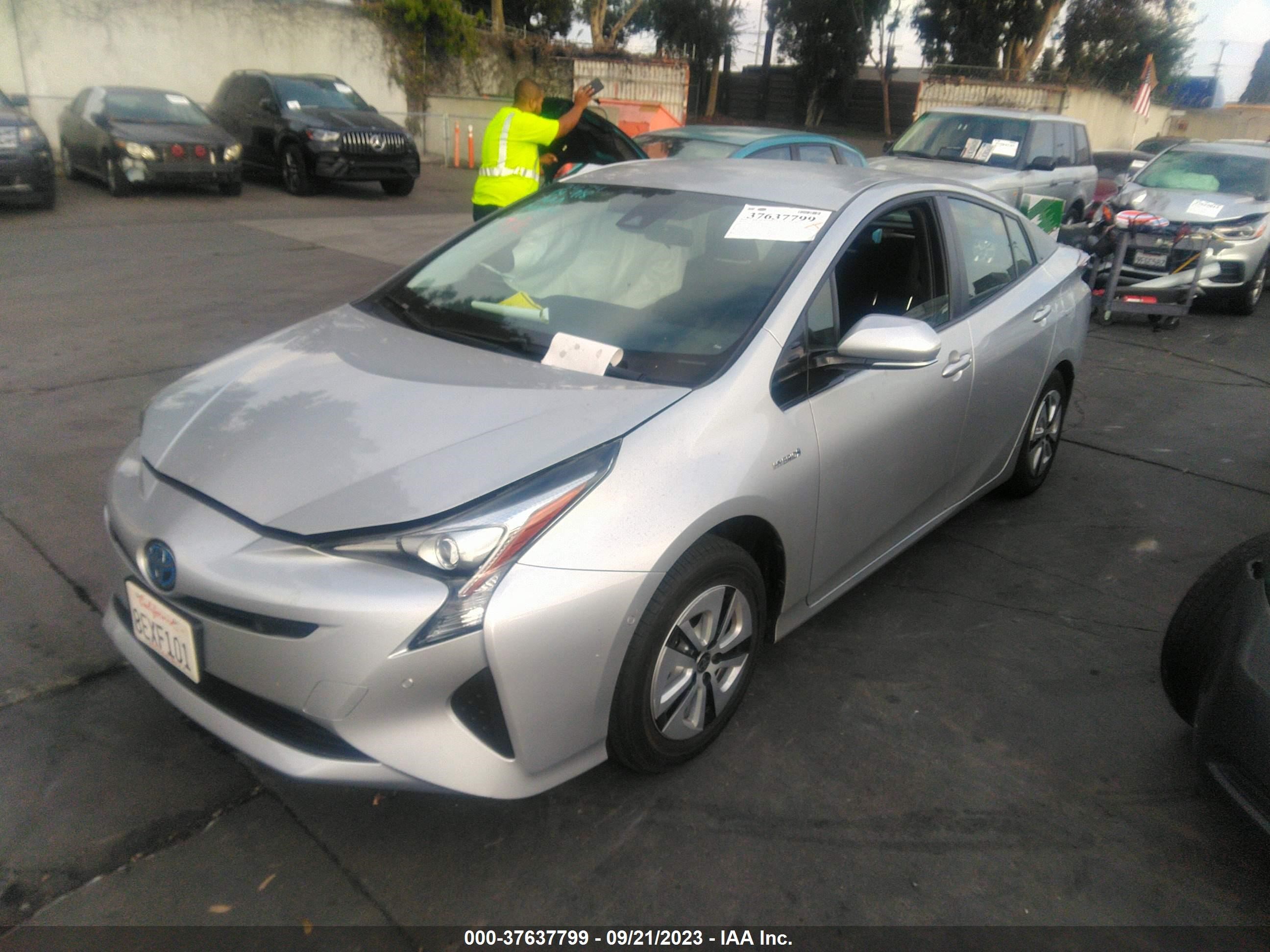 Photo 1 VIN: JTDKBRFU5J3600479 - TOYOTA PRIUS 