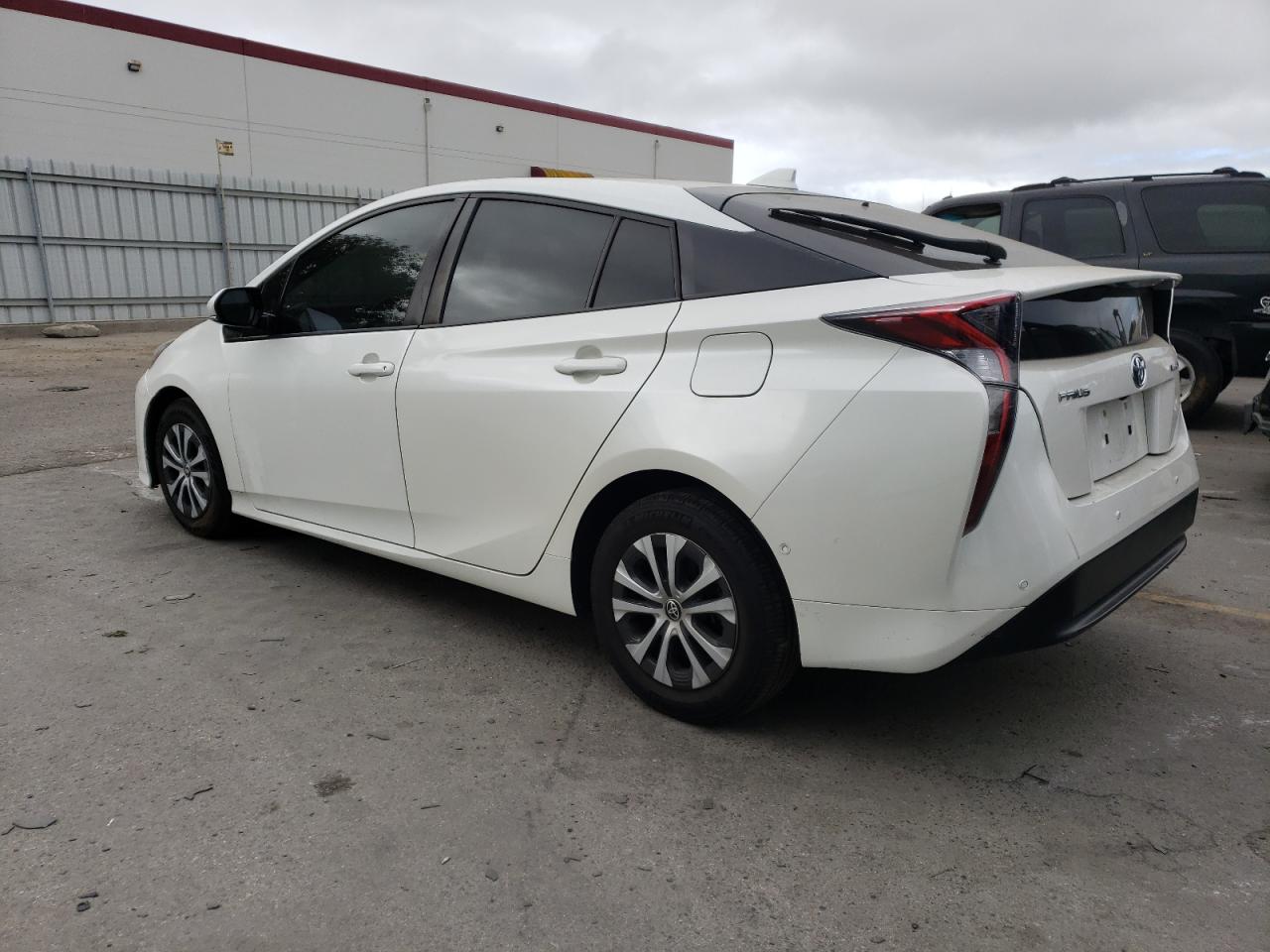 Photo 1 VIN: JTDKBRFU6J3065212 - TOYOTA PRIUS 