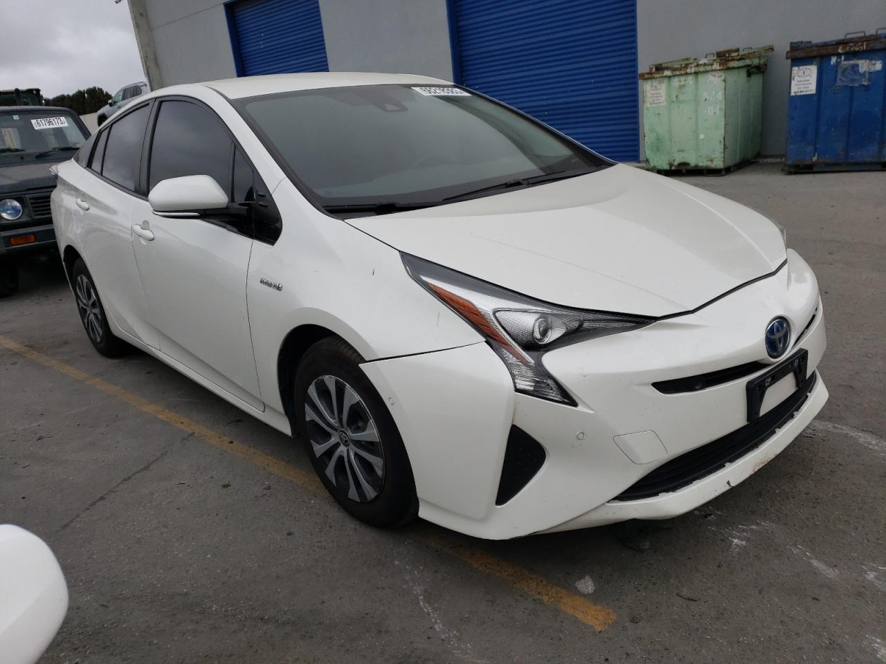 Photo 3 VIN: JTDKBRFU6J3065212 - TOYOTA PRIUS 