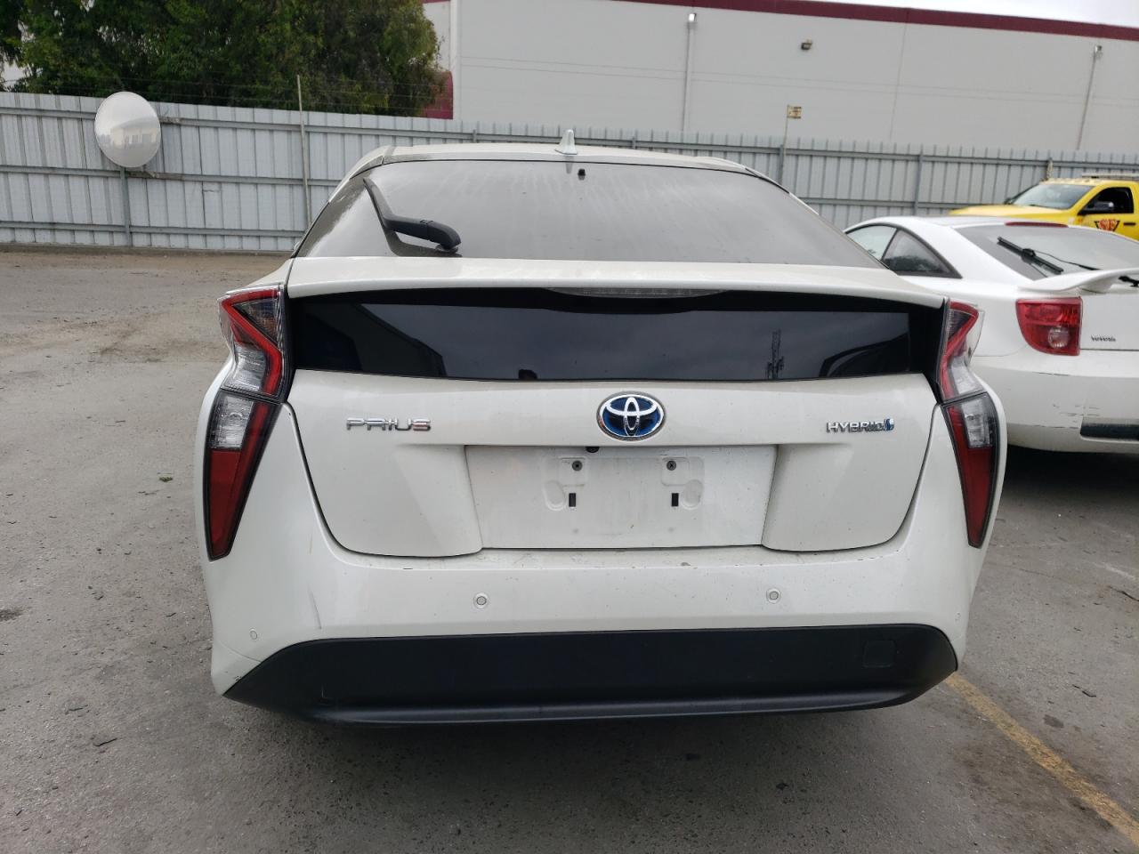 Photo 5 VIN: JTDKBRFU6J3065212 - TOYOTA PRIUS 