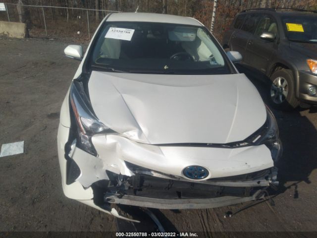 Photo 5 VIN: JTDKBRFU6J3066750 - TOYOTA PRIUS 