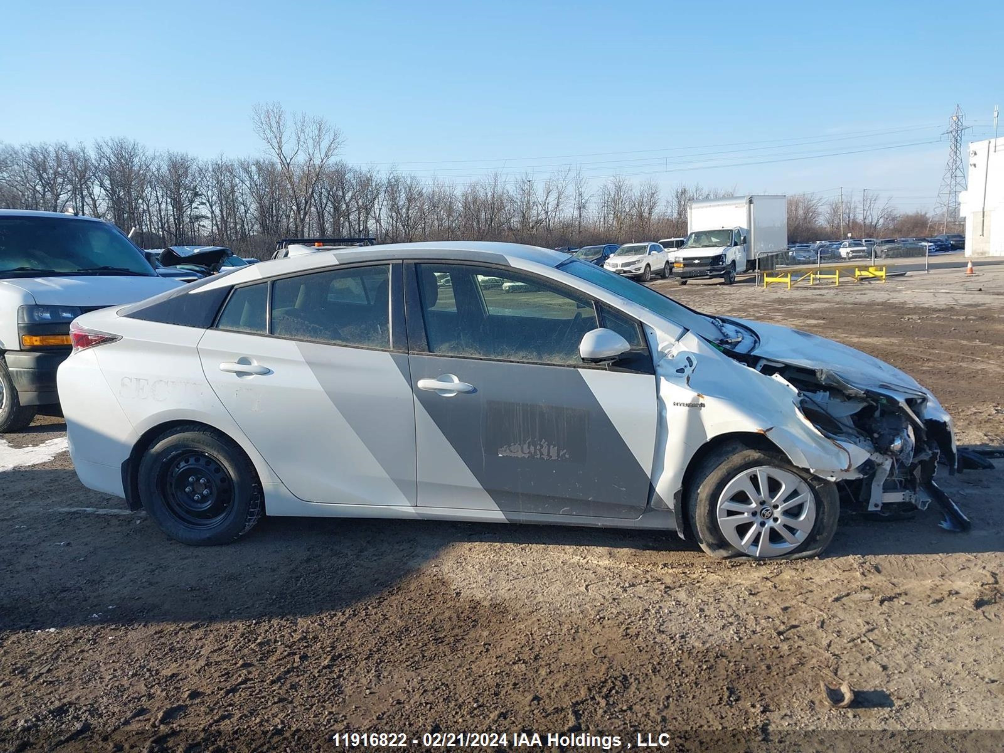 Photo 13 VIN: JTDKBRFU6J3078462 - TOYOTA PRIUS 