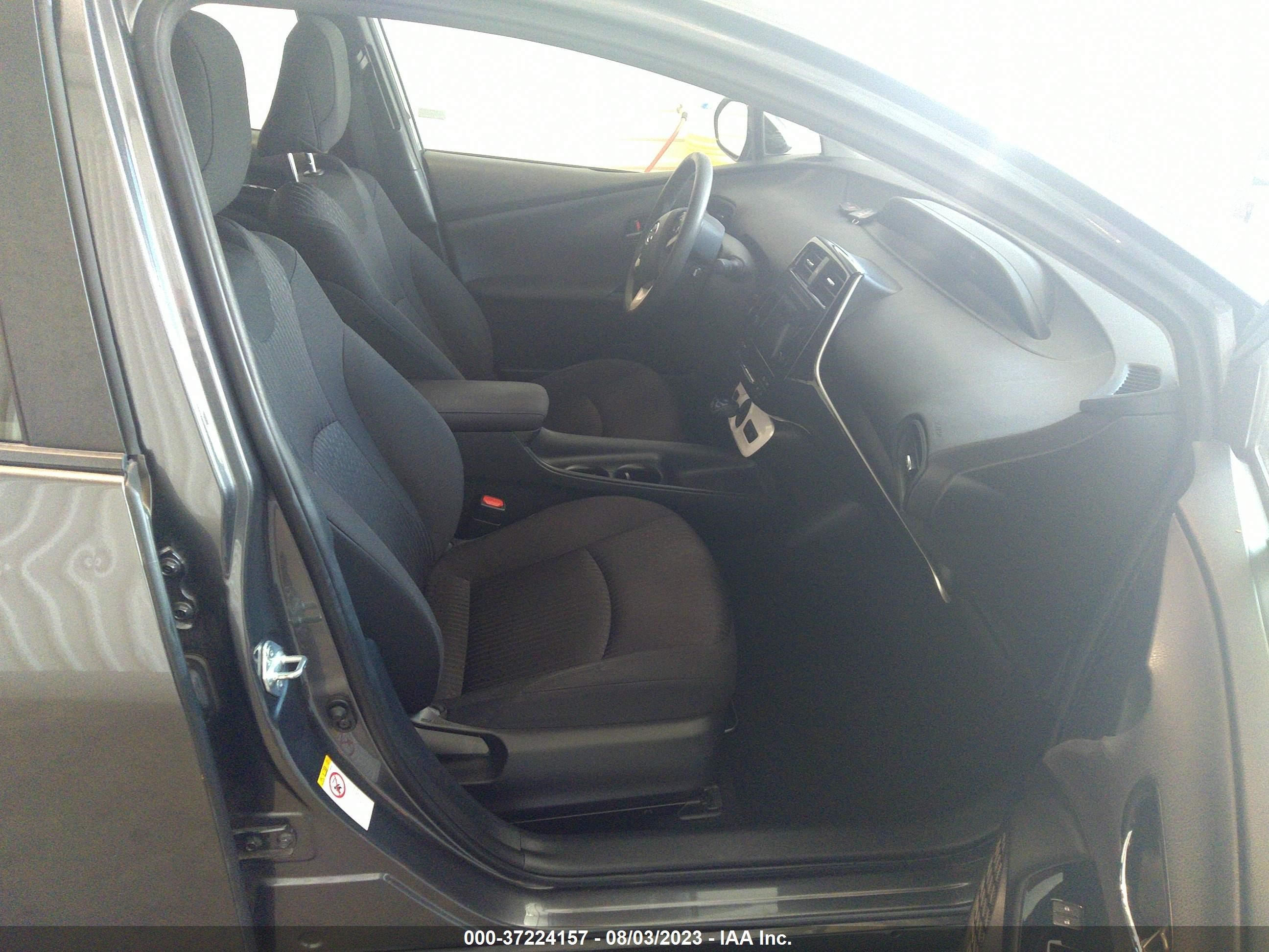 Photo 4 VIN: JTDKBRFU8J3590370 - TOYOTA PRIUS 