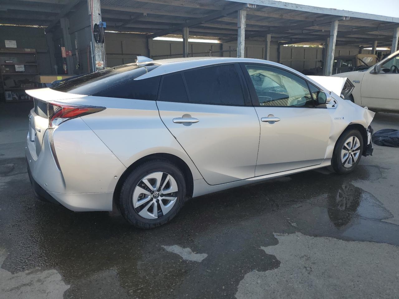 Photo 2 VIN: JTDKBRFUXJ3587647 - TOYOTA PRIUS 