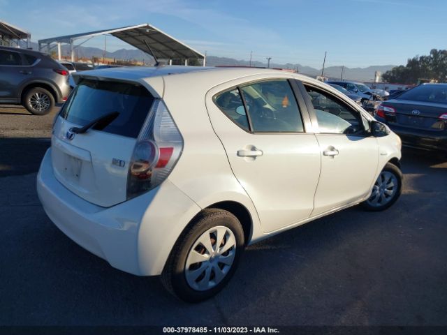 Photo 3 VIN: JTDKDTB30C1021676 - TOYOTA PRIUS C 