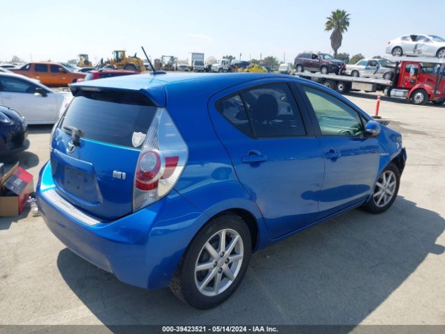 Photo 3 VIN: JTDKDTB30C1024528 - TOYOTA PRIUS C 