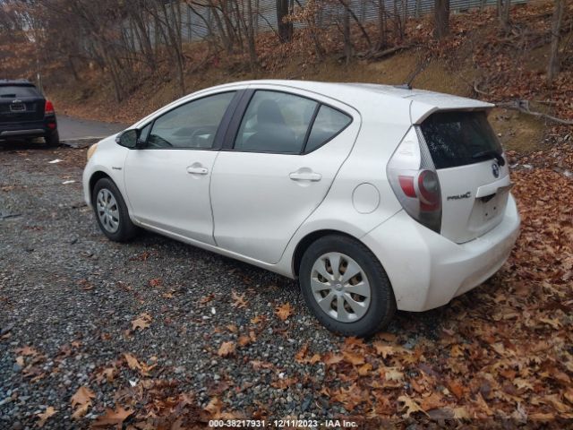 Photo 2 VIN: JTDKDTB30C1500678 - TOYOTA PRIUS C 