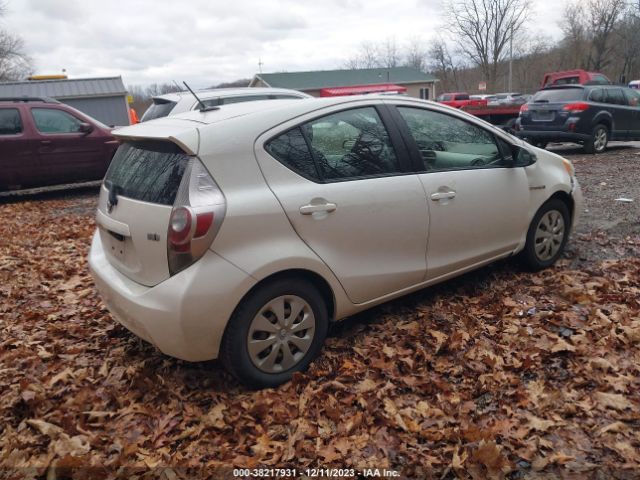 Photo 3 VIN: JTDKDTB30C1500678 - TOYOTA PRIUS C 