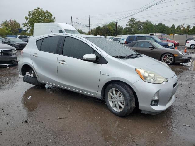 Photo 3 VIN: JTDKDTB30C1510904 - TOYOTA PRIUS C 