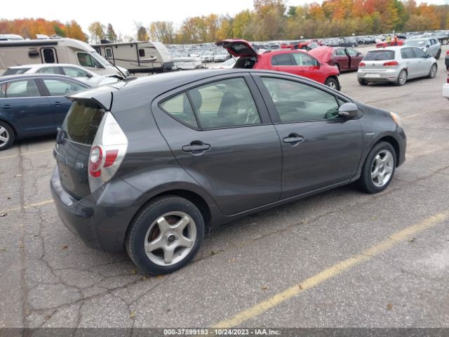 Photo 3 VIN: JTDKDTB30D1038348 - TOYOTA PRIUS C 