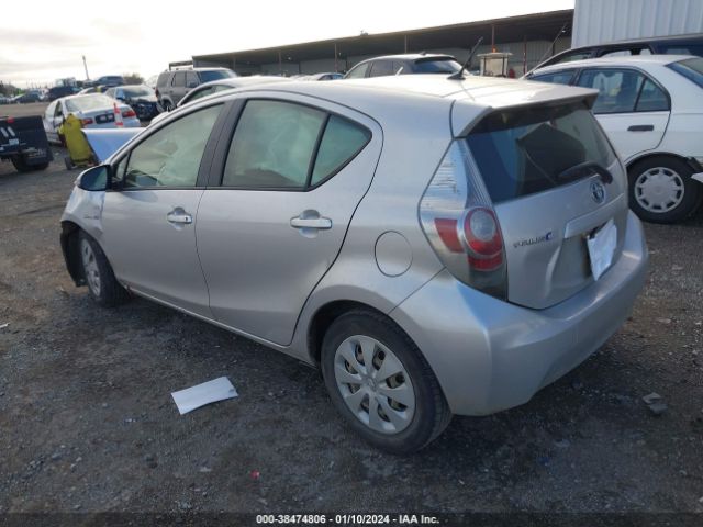 Photo 2 VIN: JTDKDTB30D1528384 - TOYOTA PRIUS C 