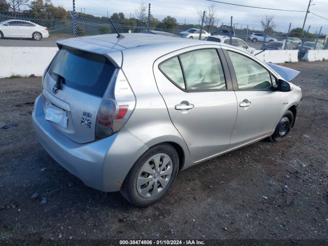 Photo 3 VIN: JTDKDTB30D1528384 - TOYOTA PRIUS C 