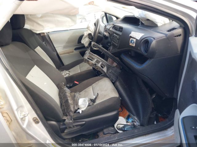 Photo 4 VIN: JTDKDTB30D1528384 - TOYOTA PRIUS C 