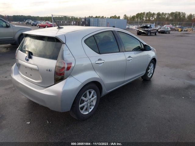 Photo 3 VIN: JTDKDTB30D1543693 - TOYOTA PRIUS C 