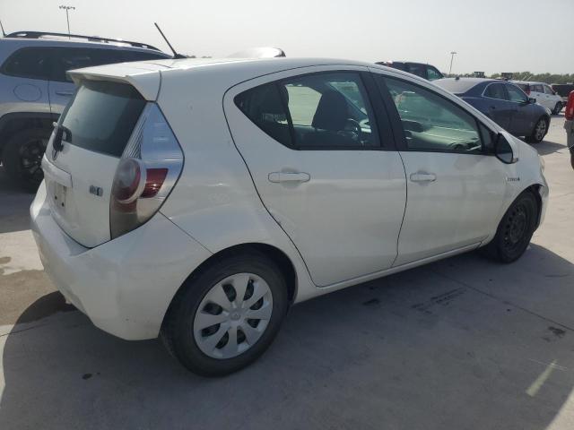 Photo 2 VIN: JTDKDTB30D1550515 - TOYOTA PRIUS C 