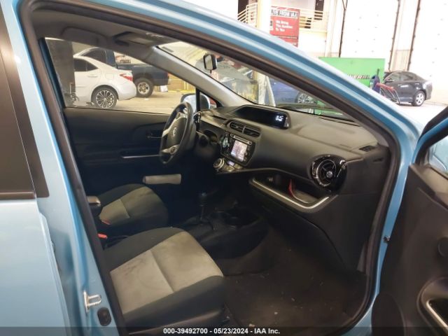 Photo 4 VIN: JTDKDTB30F1086743 - TOYOTA PRIUS C 