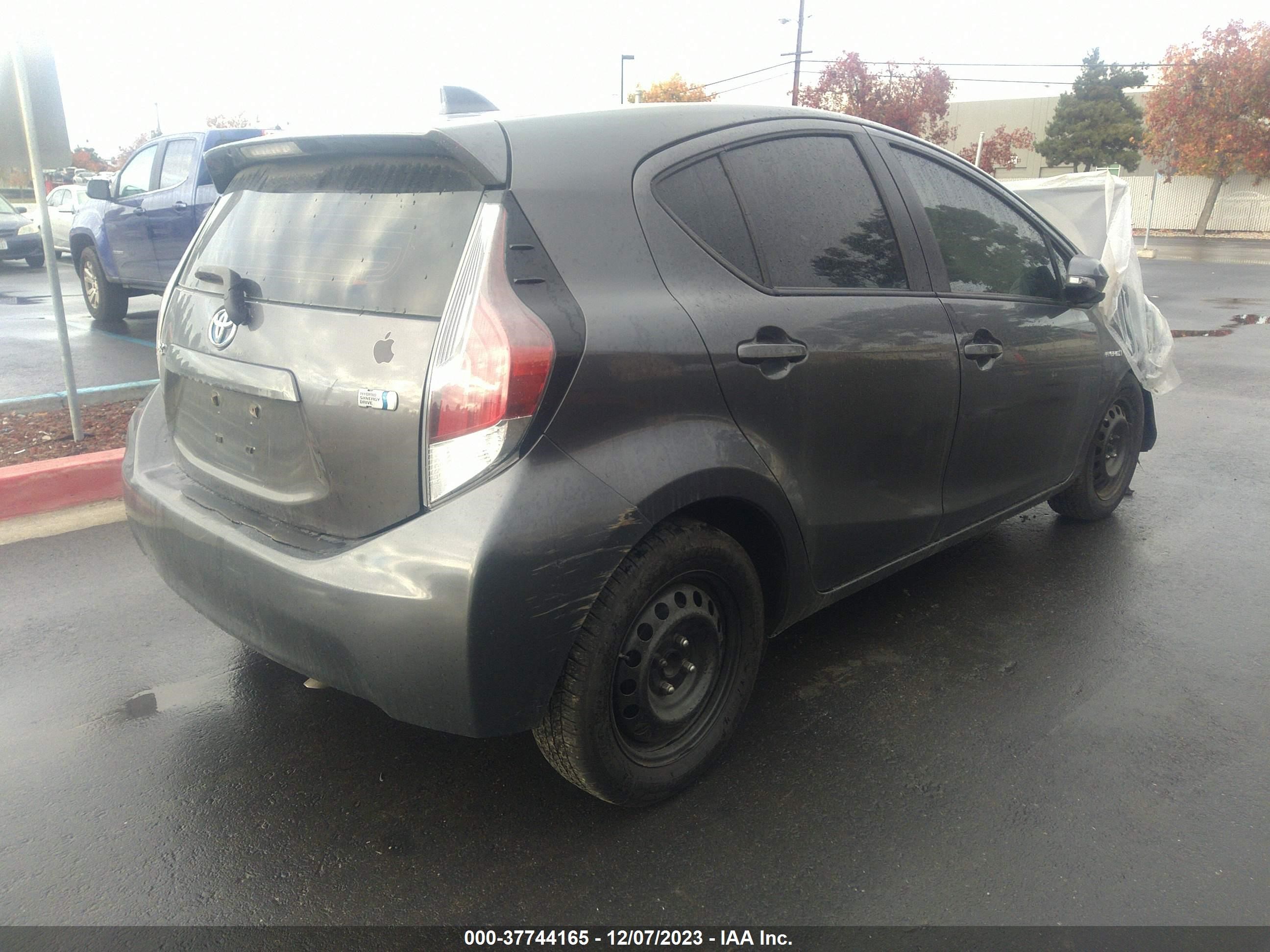 Photo 3 VIN: JTDKDTB30F1103962 - TOYOTA PRIUS C 