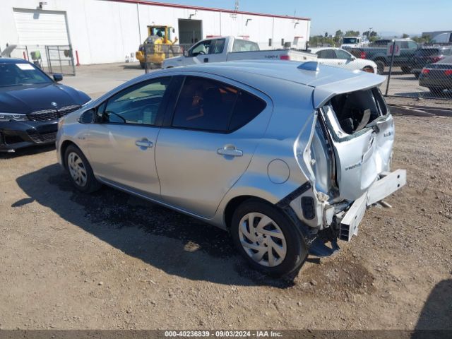 Photo 2 VIN: JTDKDTB30F1576020 - TOYOTA PRIUS C 