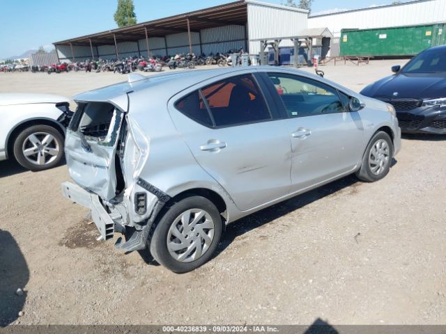 Photo 3 VIN: JTDKDTB30F1576020 - TOYOTA PRIUS C 