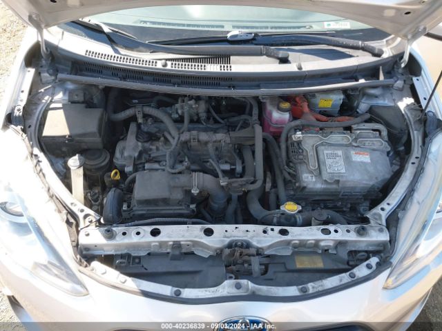 Photo 9 VIN: JTDKDTB30F1576020 - TOYOTA PRIUS C 