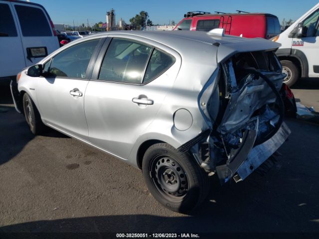 Photo 2 VIN: JTDKDTB30F1579323 - TOYOTA PRIUS C 