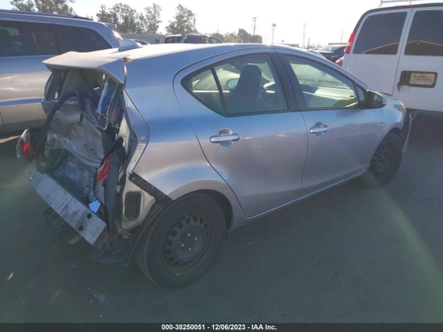 Photo 3 VIN: JTDKDTB30F1579323 - TOYOTA PRIUS C 