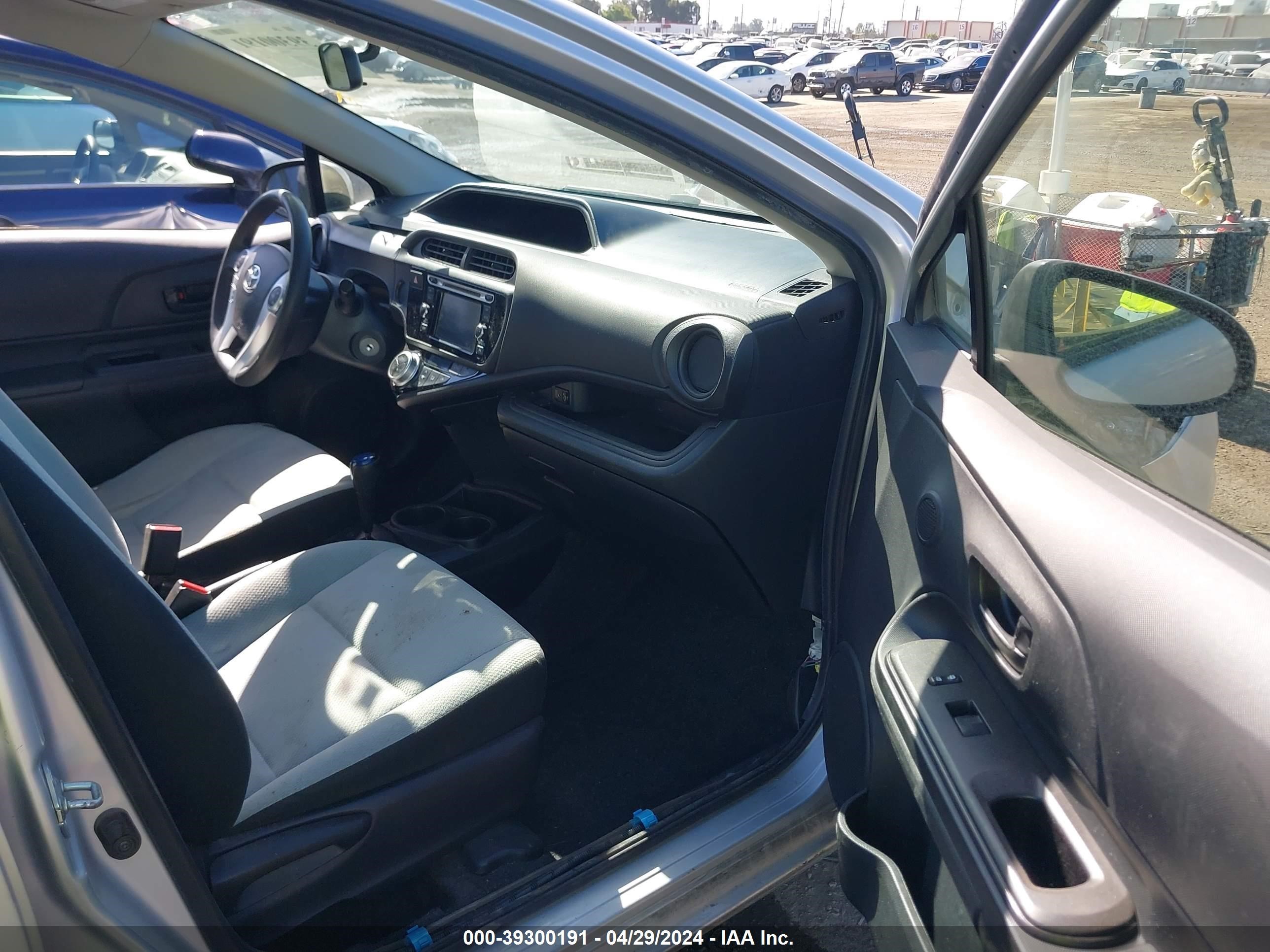 Photo 4 VIN: JTDKDTB30G1122920 - TOYOTA PRIUS C 