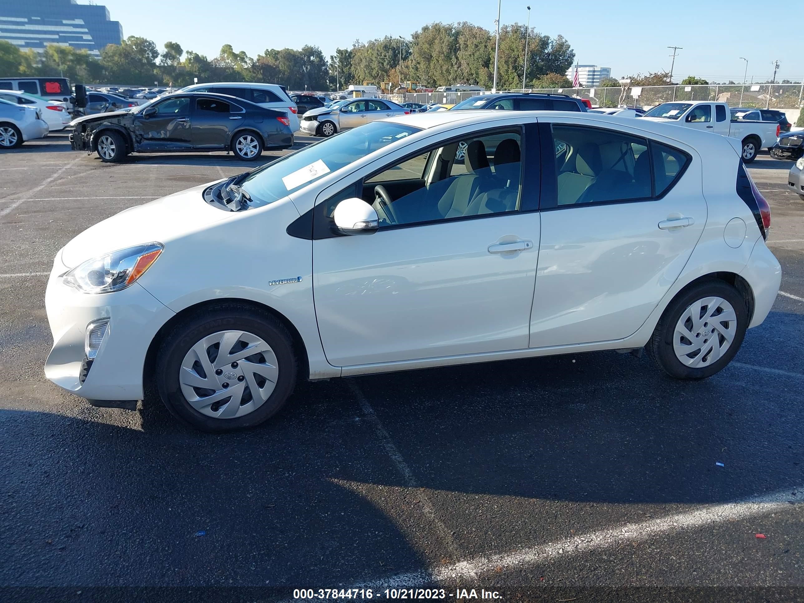 Photo 13 VIN: JTDKDTB30G1135148 - TOYOTA PRIUS C 