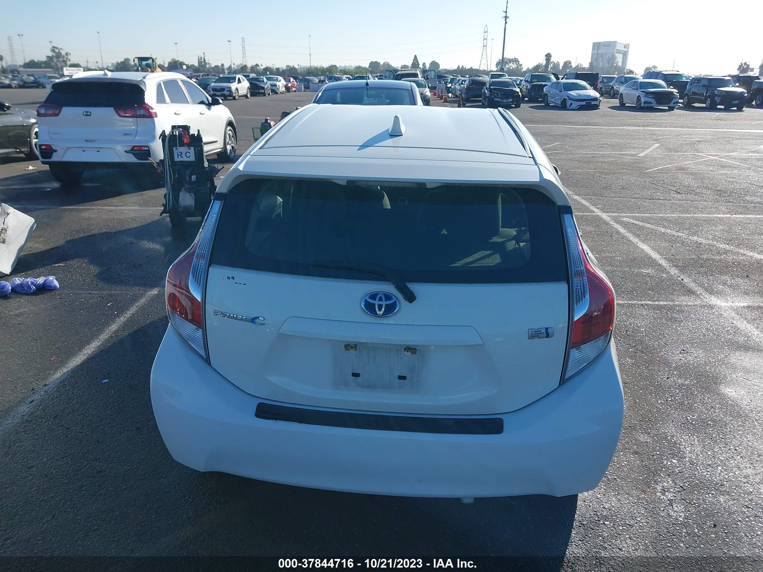 Photo 15 VIN: JTDKDTB30G1135148 - TOYOTA PRIUS C 