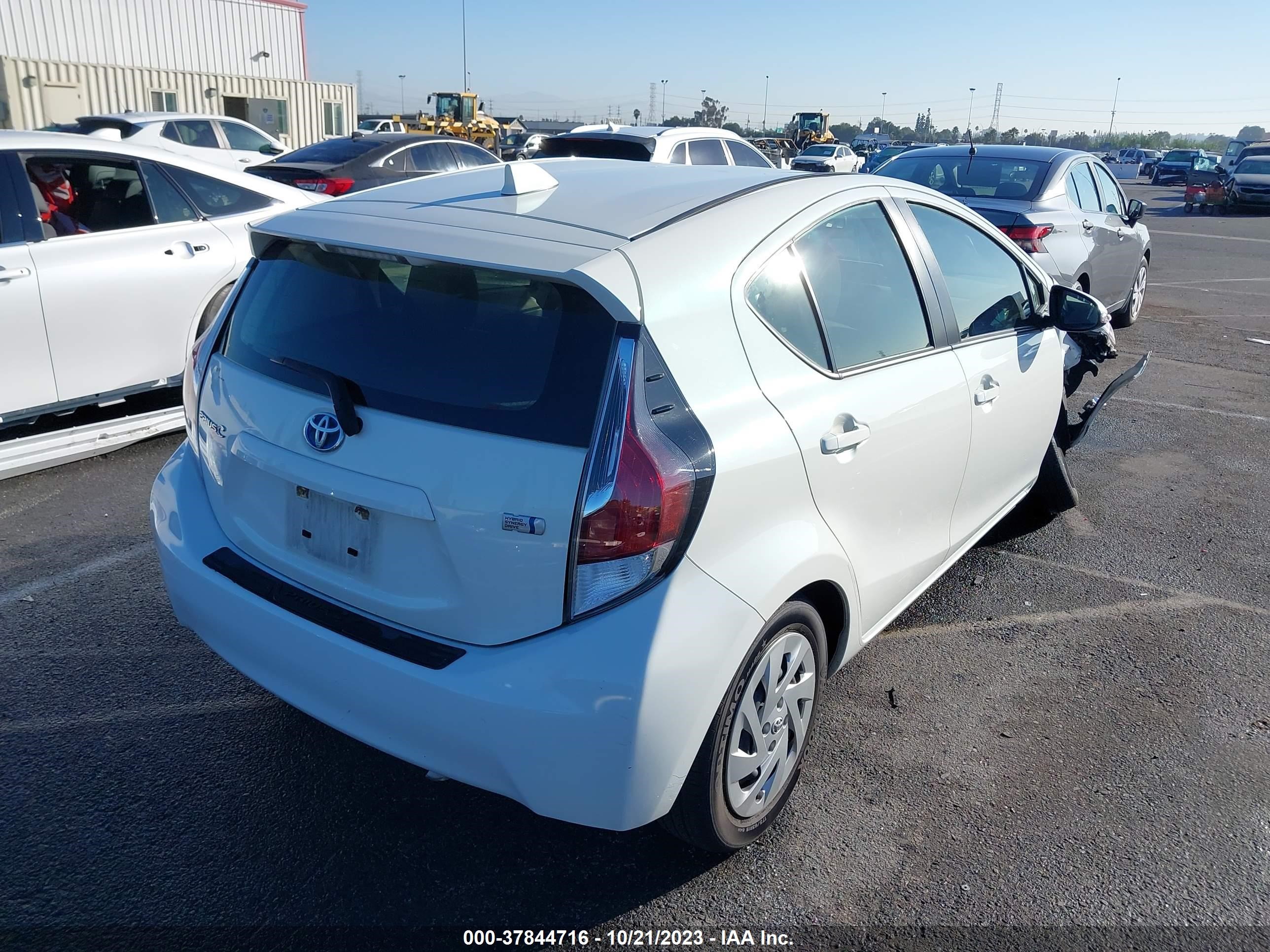 Photo 3 VIN: JTDKDTB30G1135148 - TOYOTA PRIUS C 