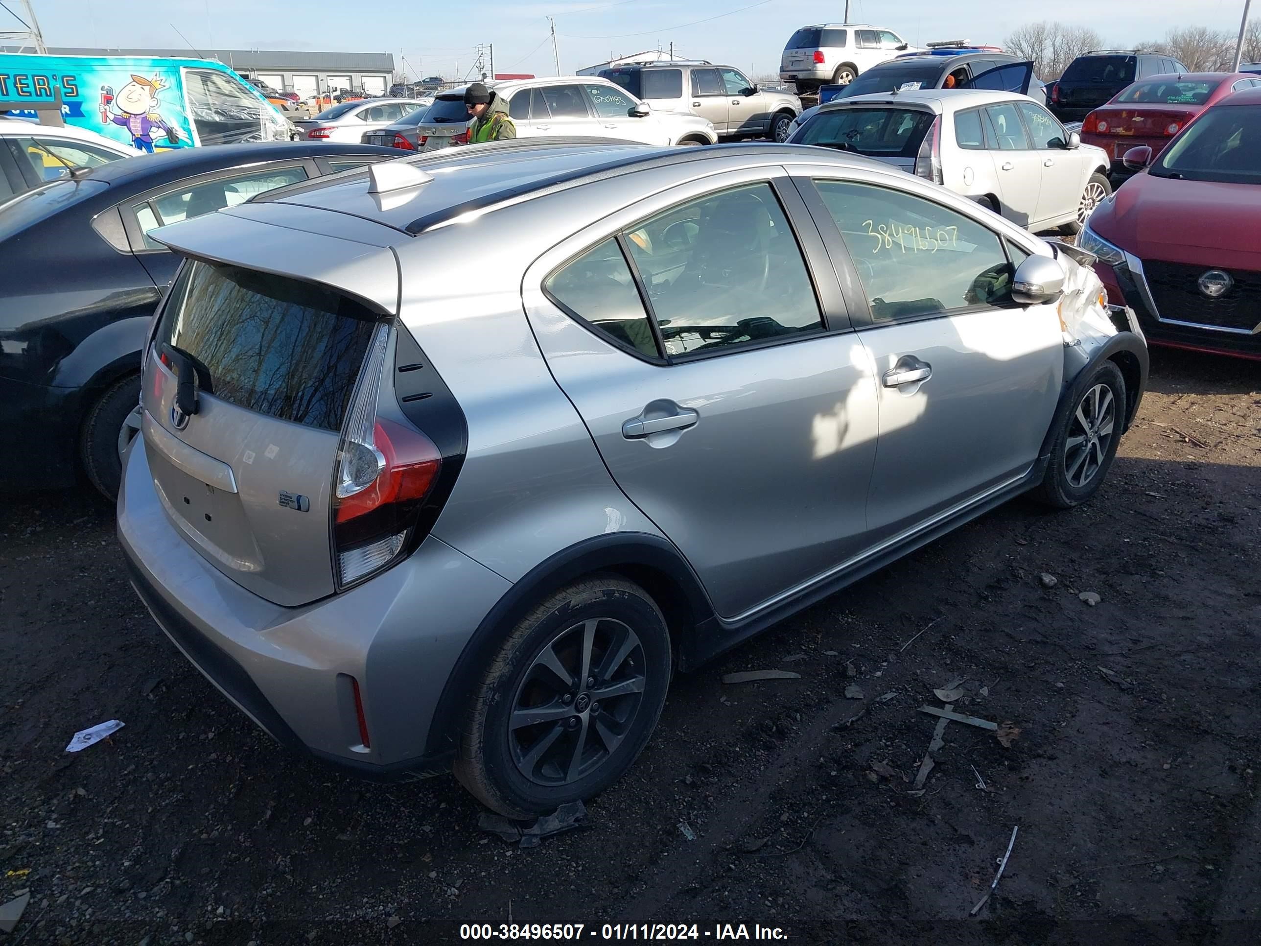 Photo 3 VIN: JTDKDTB30J1619893 - TOYOTA PRIUS C 