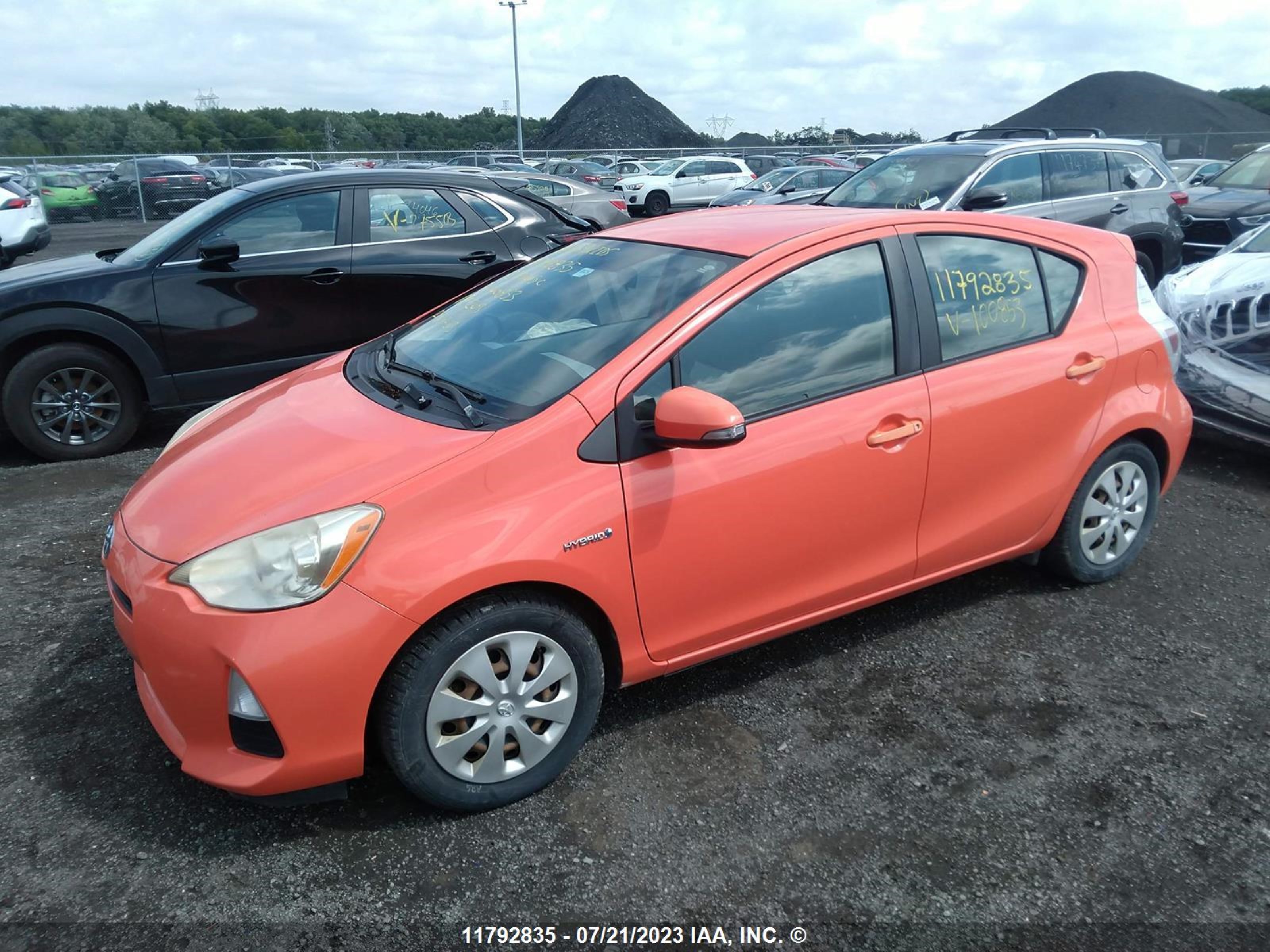 Photo 1 VIN: JTDKDTB31C1000853 - TOYOTA PRIUS C 