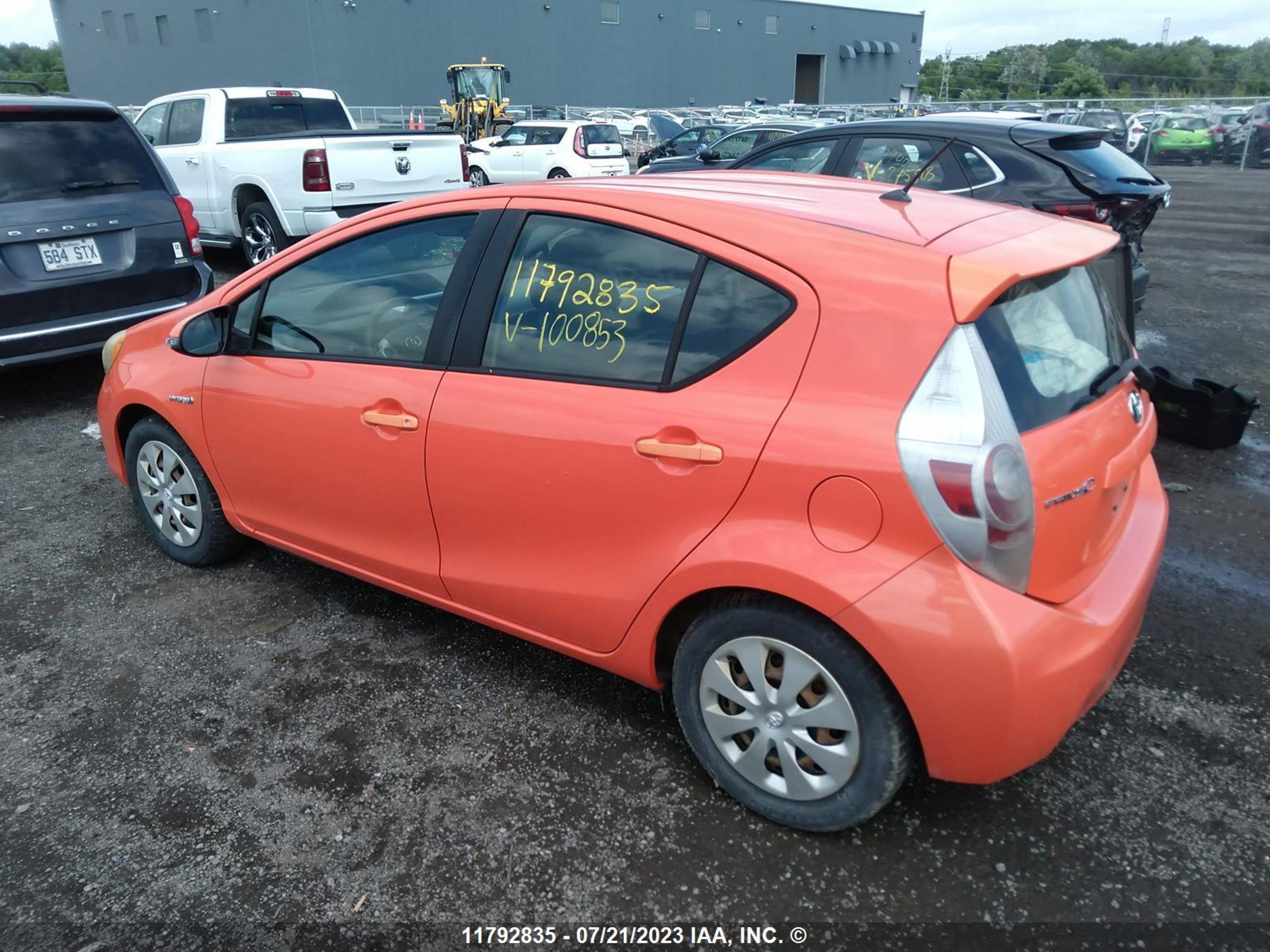 Photo 2 VIN: JTDKDTB31C1000853 - TOYOTA PRIUS C 