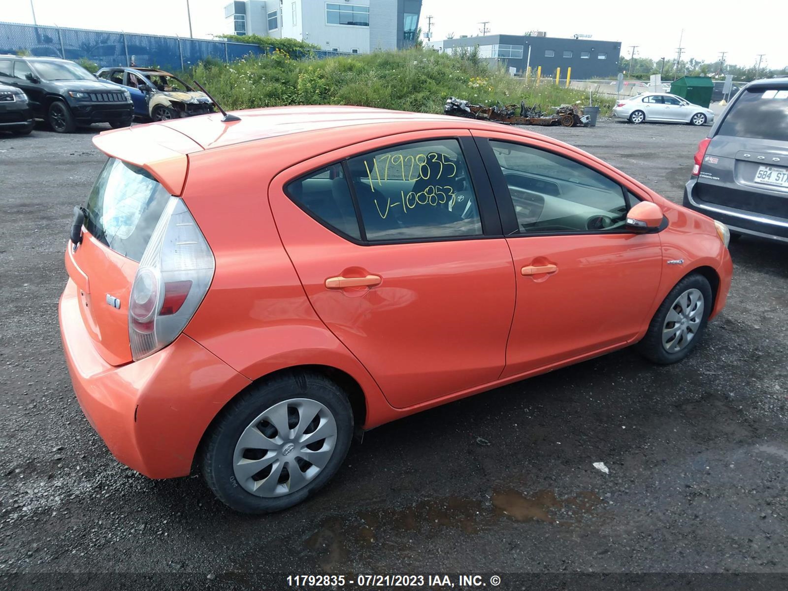 Photo 3 VIN: JTDKDTB31C1000853 - TOYOTA PRIUS C 