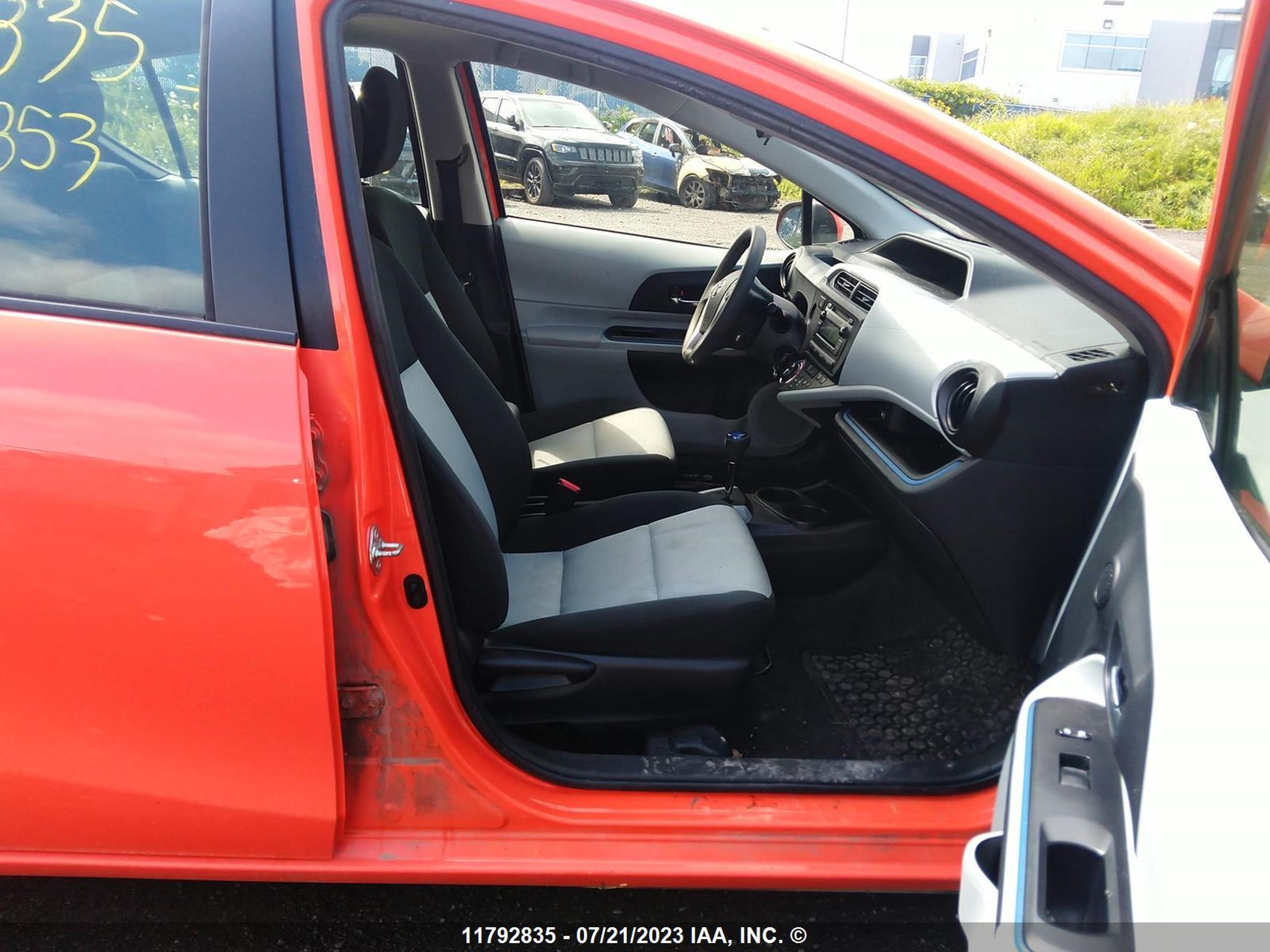 Photo 4 VIN: JTDKDTB31C1000853 - TOYOTA PRIUS C 